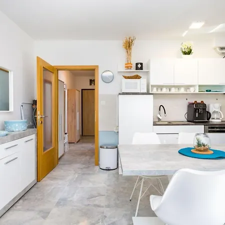 Apartament Emira Mukalba