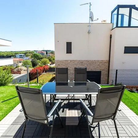 Emira Mukalba Apartament