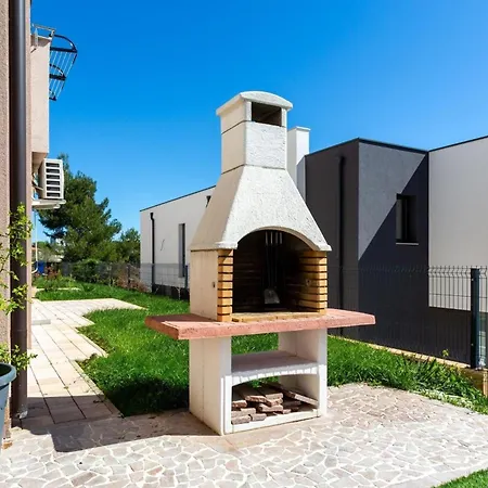 Apartament Emira Mukalba